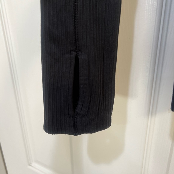 Lululemon Gray Black Ribbed thumb hole Pullover Hoodie Sweater Women's Size‎ 4 - Picture 10 of 10